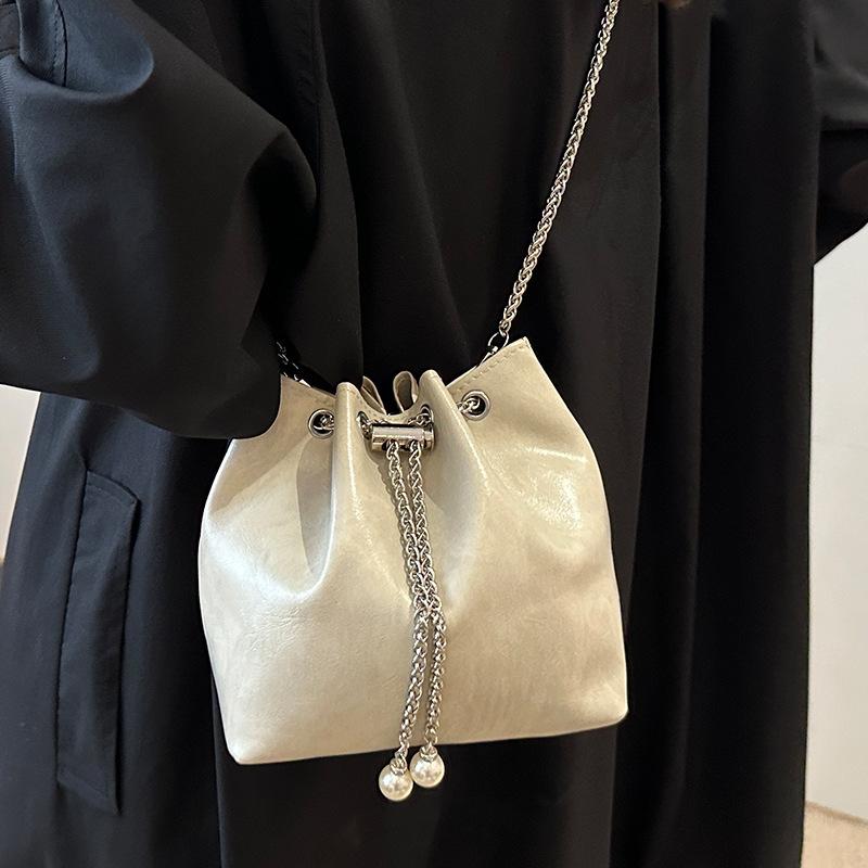 Wysokiej klasy Niszowy Design z Łańcuszkową Torbą Wiaderkową dla Kobiet Jesień Nowość Retro Wszechstronna Jednoramienna Crossbody