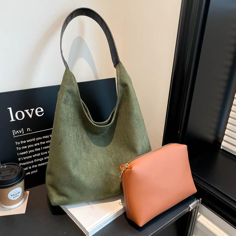 Single Shoulder Child and Mother Bag Large Capacity Commuter Tote Bag New Retro Fashion Soft Leather Messenger Bag