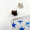 [F NODE] Black Cat and White Cat Pin Badges, Set of 2, Cat Pins, Approx. 2cm x 2.4cm, Cute, Loose-Looking Cats