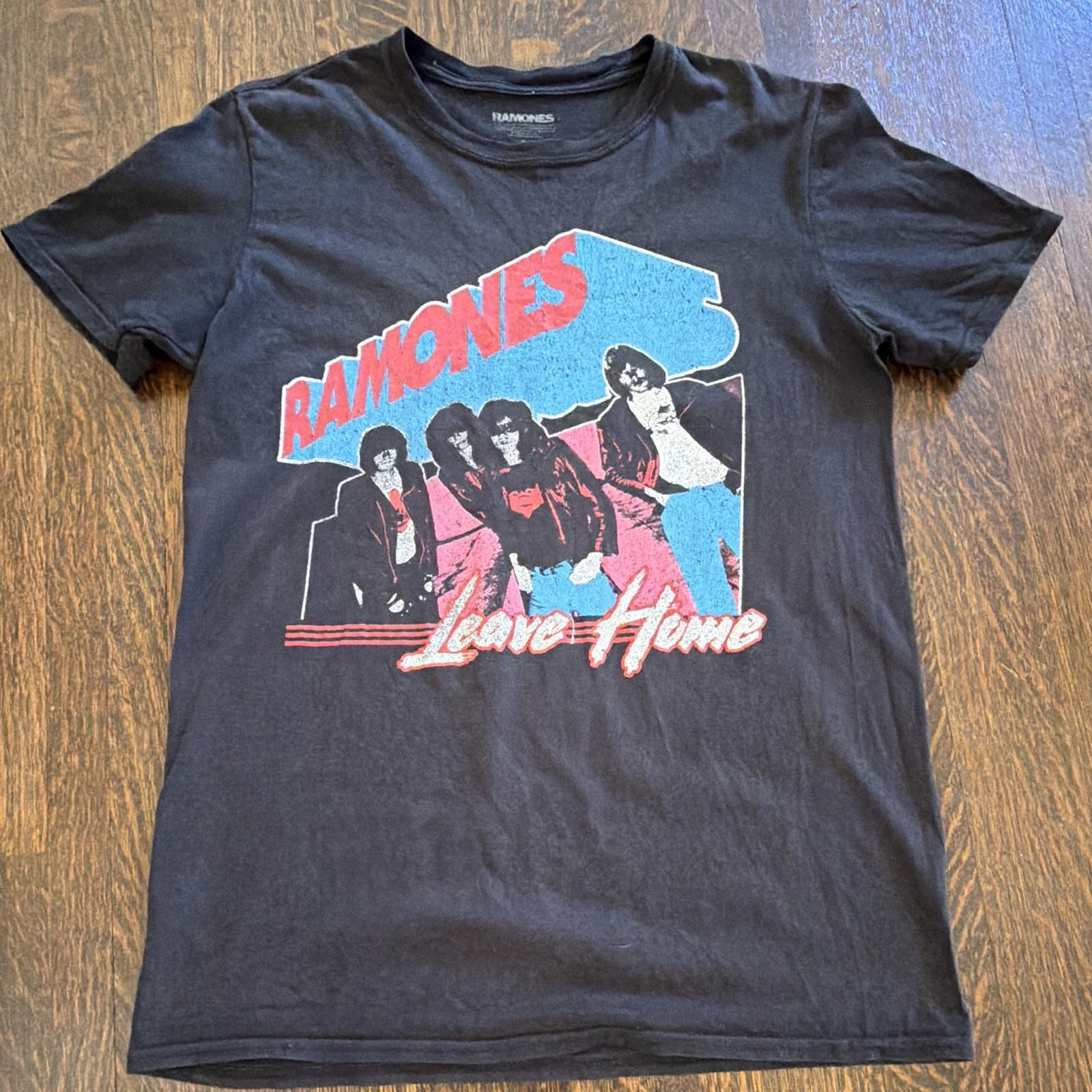 Ramones Leave Home Graphic Logo T-Shirt Black M Crew Neck Short Sleeve Unisex T-Shirt M