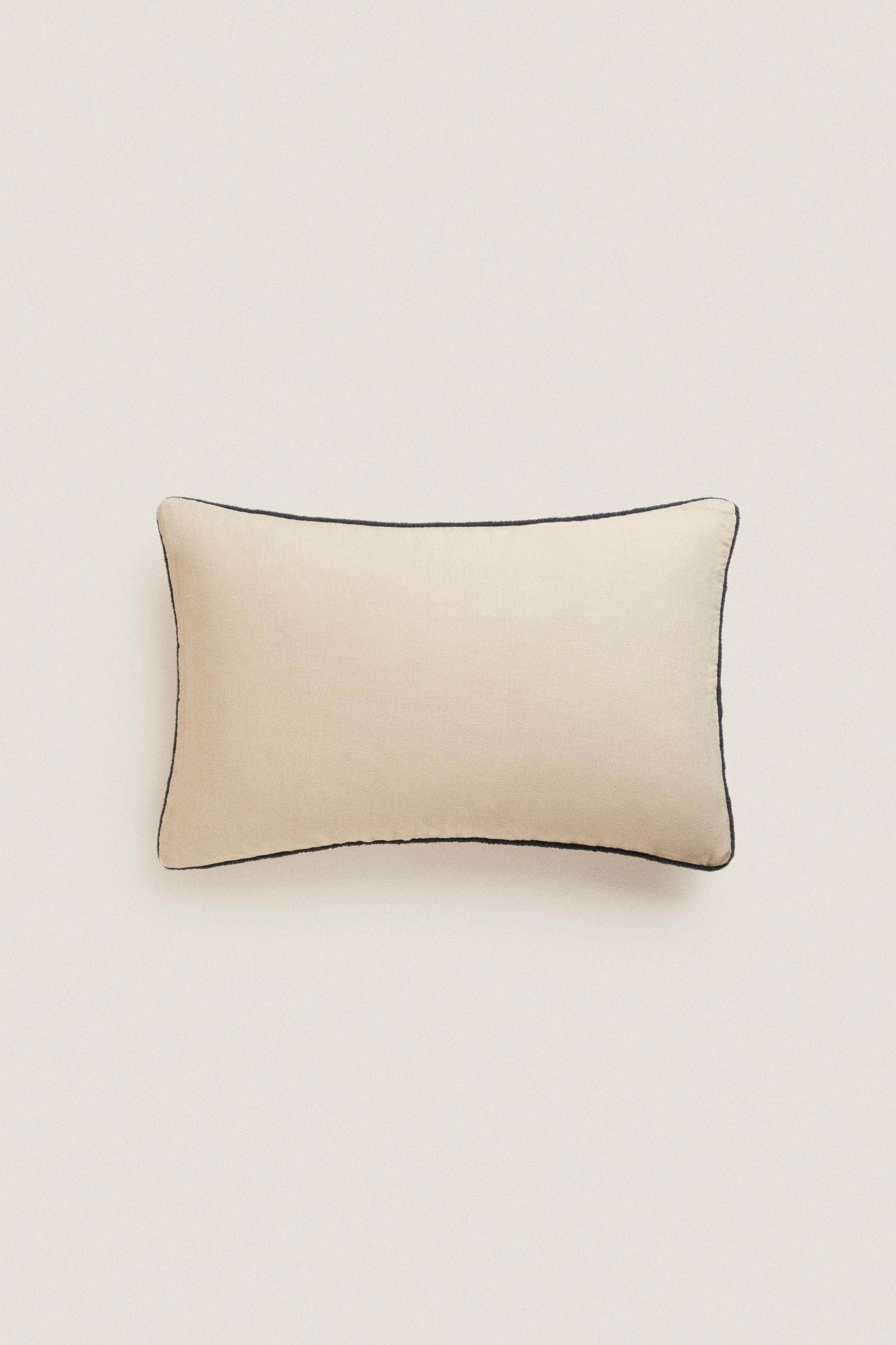 Подушка linen way. Подушки льняные в интерьере. Linens подушки. Подушка из льна плюсы и минусы. Linens подушки.
