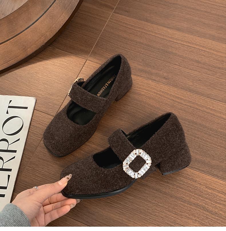 

Модный темперамент ретро светлый рот толстый каблук одинарная обувь женская 2025 новая весна и осень юбка французский квадратный носок туфли Мэри Джейн 40 коричневый