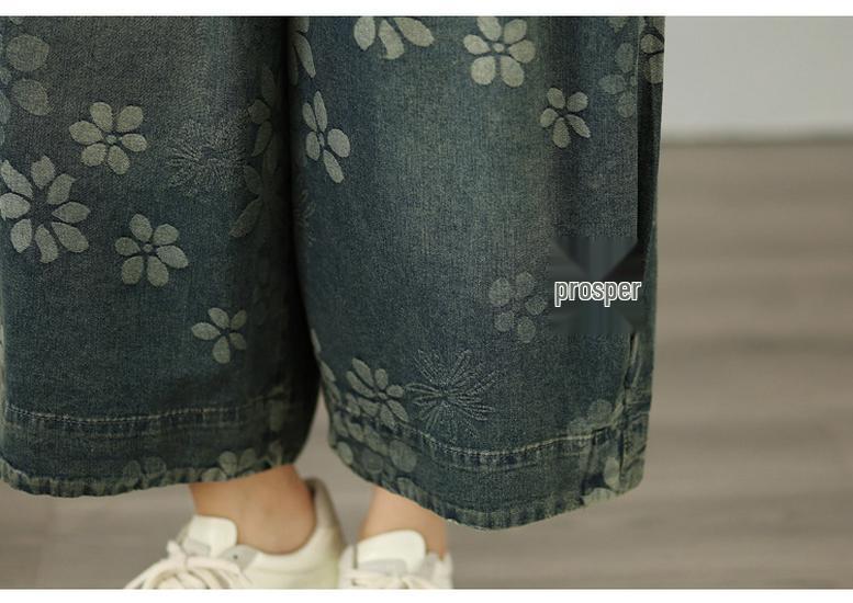 Pantaloni a zampa crop in denim jacquard floreale taglie forti