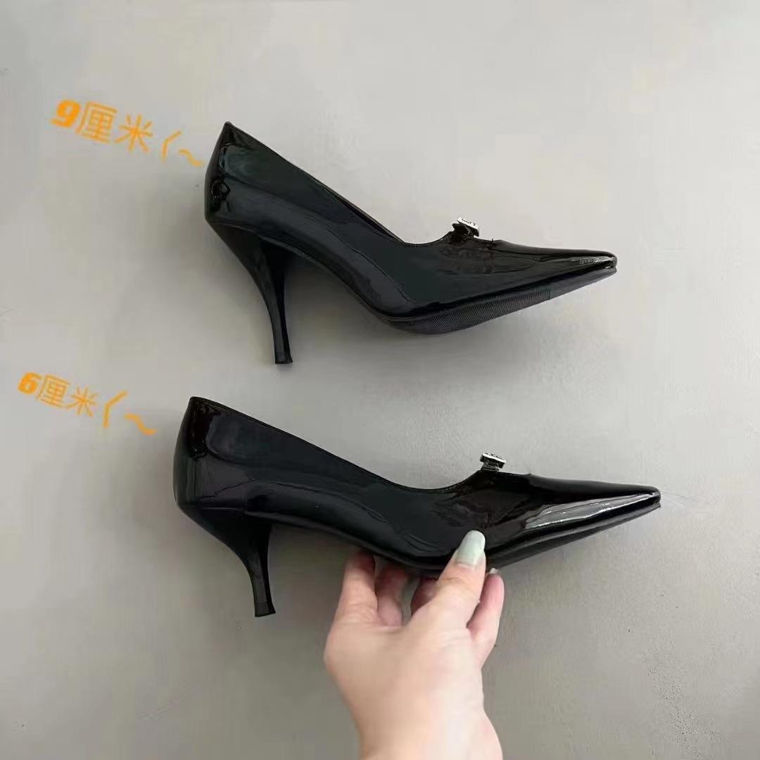 

High-end sheepskin version~ Su Yinyin has the same pointed thin heel patent leather rhinestone high heel ol commuter shoes women s single shoes 39