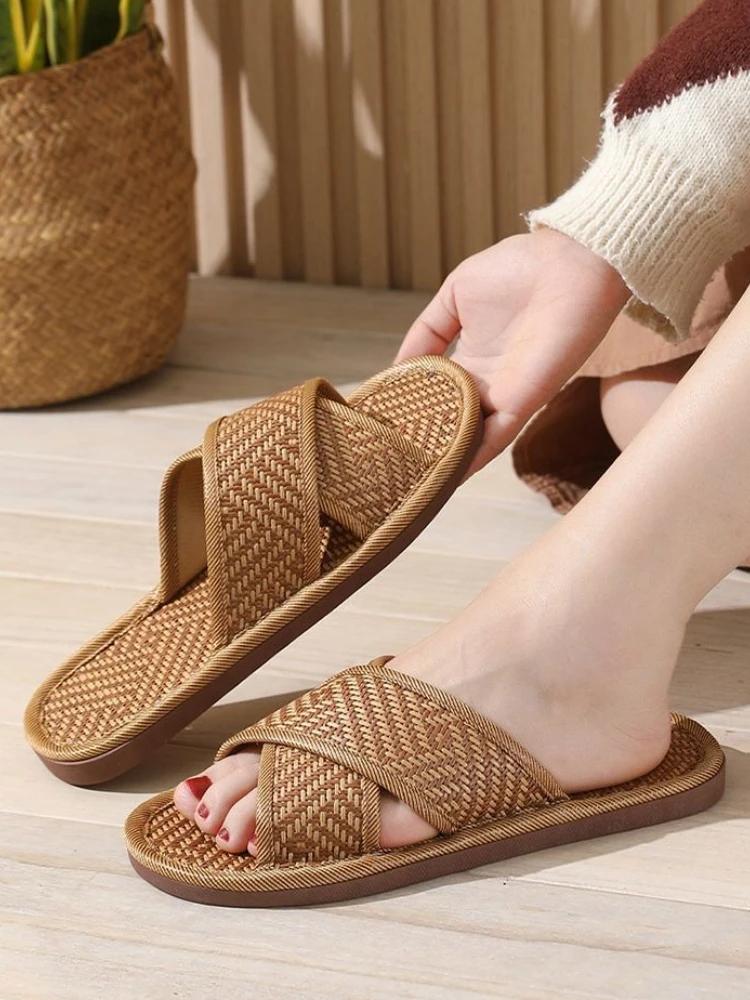 Fashion Shoes Indoor House Soft Sabot Walk Around Home Trend Slippers for Men 2025 Low Price Clappers Adult Casual Style Fun Sandals Man