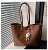 2024 Retro Large-Capacity Shoulder Tote: Casual Autumn/Winter Women's Pendant Bag