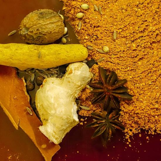 VAAHE Premium Pav Bhaji Masala | 17+ Natural Spices | Freshly Ground and Packed | 100% Pure and Natural | Single Origin | Premium Tin Box (70 Gm)