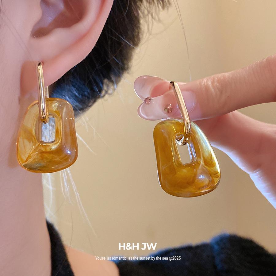 Acrylic Square Pendant Ear Buckle Maillard Simple Fashion Retro Temperament Earrings Light Luxury High-end Earrings Women
