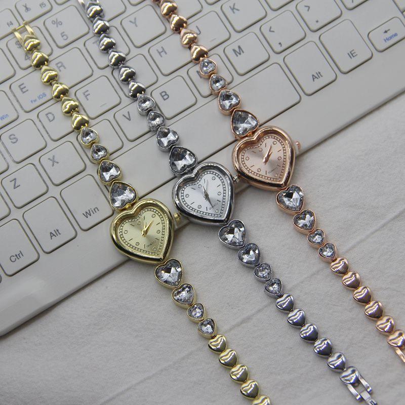 1Pc  Hot-selling Love Big Diamond Bracelet Watch Female, Korean Version of Elegant Temperament Versatile Watch, Student Quartz Watch
