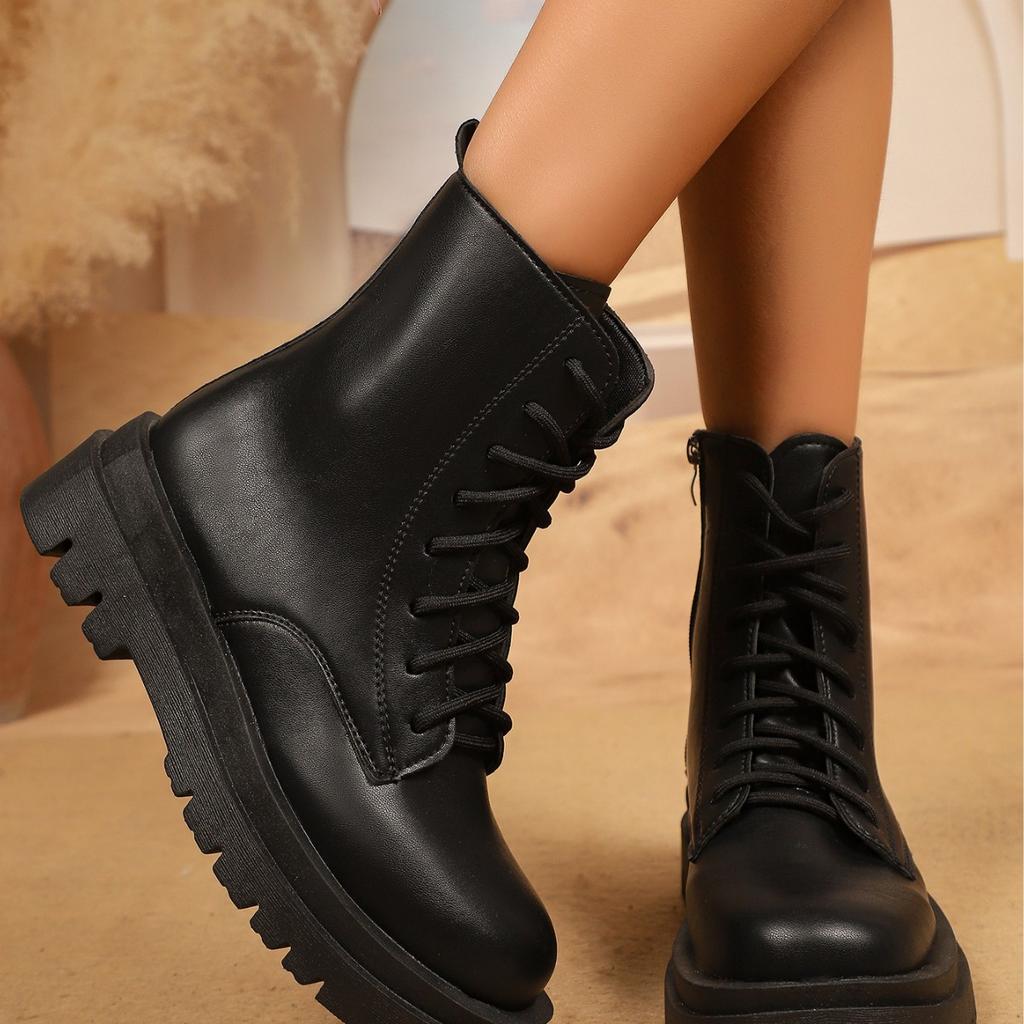 Large size Martin boots women's autumn and winter new British style round head lace-up Internet celebrity platform women's short boots