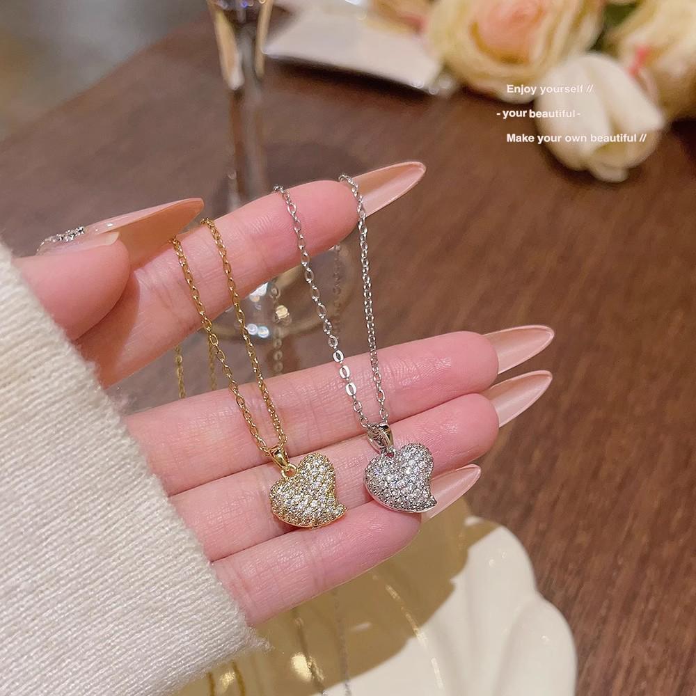 Elegant European and American Heart Necklace: Gold-Plated Copper Love Pendant for Women