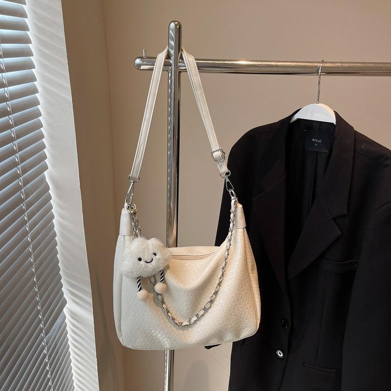 

Large capacity bag women s new summer versatile shoulder messenger bag casual chain commuter dumpling bag