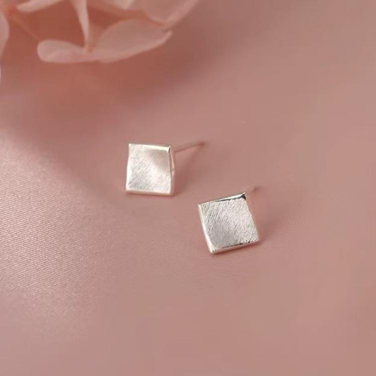 Brushed Quadrilateral Stud Earrings: Mini & Exquisite, Versatile & Sweet – Perfect for Autumn/Winter.