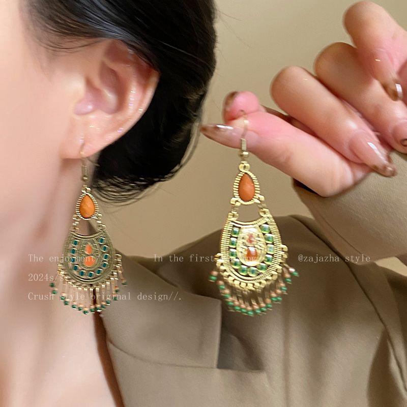 

Серьги-кисточки в богемном стиле с контрастными цветами для женщин, летние длинные, подчеркивающие лицо, маленькие серьги, новинка 2025, горячо продаваемые серьги Deep Cafe Tassel Pair