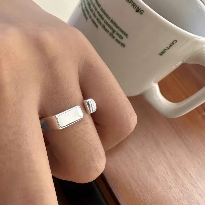 Women's Adjustable Black Agate Ring - Retro High-End Light Luxury Design