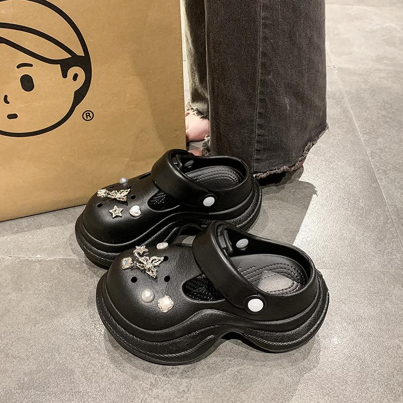 Thick-soled hole shoes women's summer 2025 heightening beach seaside non-slip cool slippers versatile women's summer outer wear soft sole