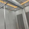 Transparenter PVC-Türvorhang: Kaltluftschutz, Wärmeisolierung, Staubdichte Beschattung mit faltbarer Vorhangschiene.
