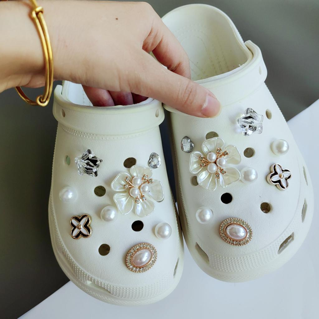New Hole Shoes Fashionable Five-leaf Pearl Flower Five-pointed Star Pearl Buckle Decoration DIY Removable Set