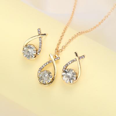 3PCS Light Luxury and Exquisite Women's Necklace Accessory, Suitable for Giving As A Gift To Family and Friends, Valentine's Day