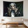 Dunkles Tattoo Nonne Wandteppich Flachdruck Gotische Wanddekoration mit Rockhand-Geste Textrahmen Gotisch Thematische Kunst für Wohnzimmer