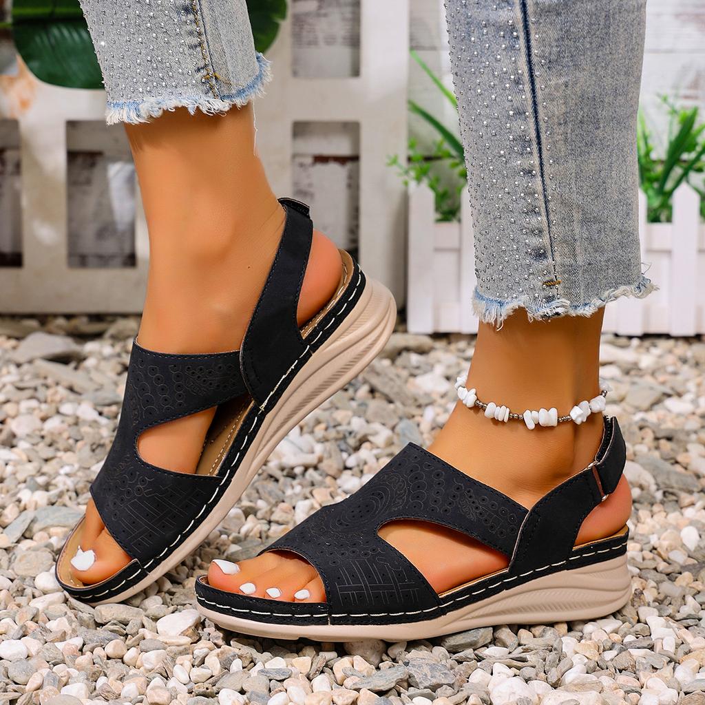 Mode Übergröße Damen Sandalen Sommer Neu Romantische Aushöhlen Atmungsaktive Sandalen Niedriger Absatz Böhmischer Stil Polyestersohle Schuhe für Damen