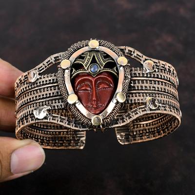 Bracelet Manchette Visage en Os Sculpté Rouge Fil de Cuivre Enroulé Fait Main Jonc Réglable Bijoux en Pierre Gemme Pierre de Lune Arc-en-Ciel Cadeau d'Anniversaire