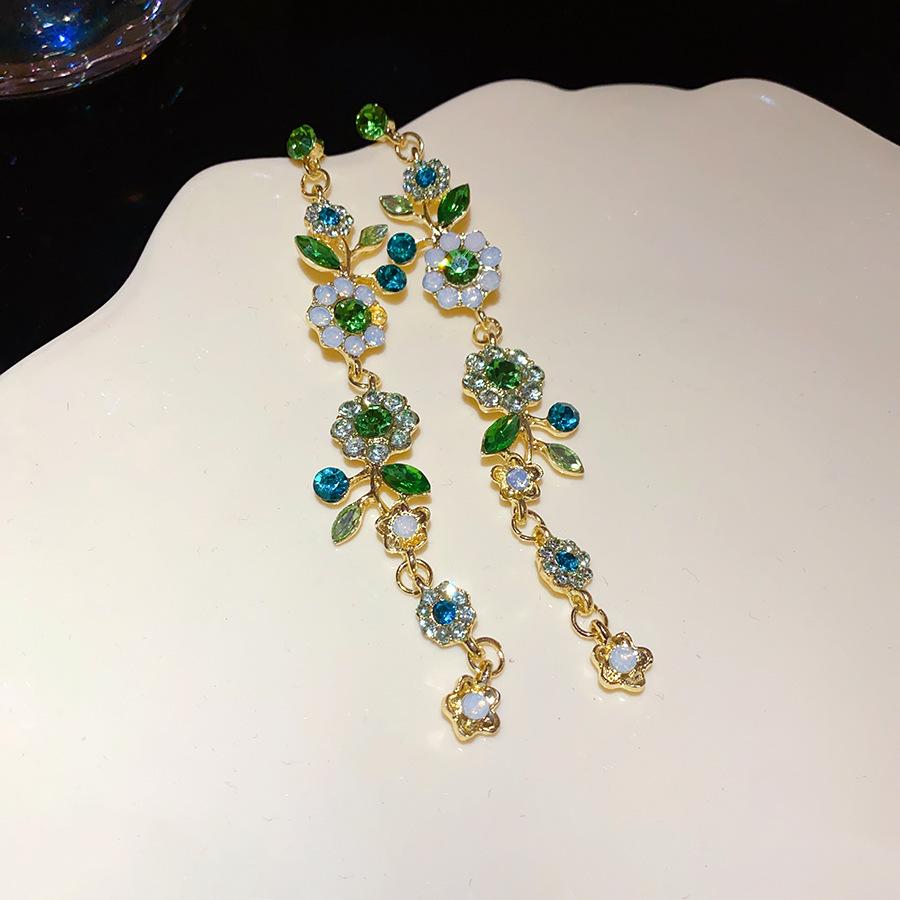 Silver Needle French Fresh Exaggerated Diamond Earrings Light Luxury High-end Stud Earrings Temperament Earrings Design Sense Niche