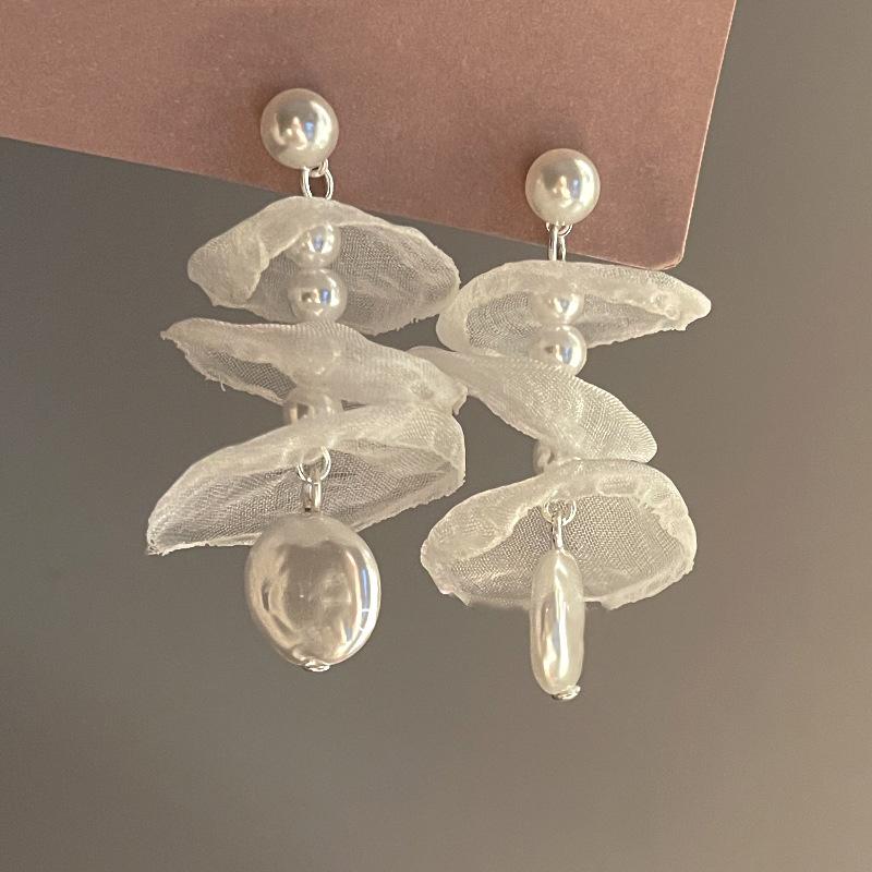 

Silver needle French chiffon pearl earrings, new popular high-end stud earrings, super fairy temperament vacation earrings women
