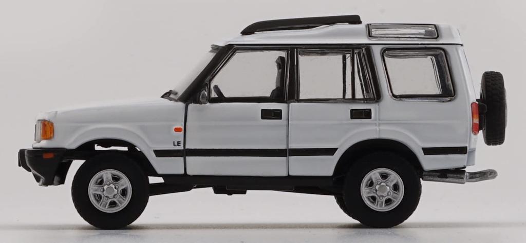 BM CREATIONS Land Rover Discovery 1 1998 White RHD Finished Model 1/64
