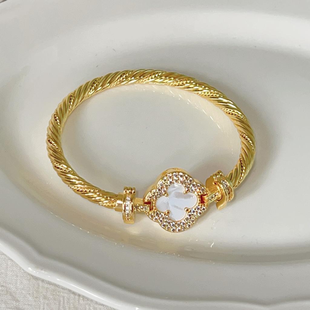 High End Fashion Micro Inlaid Zircon Clover Bracelet with Gold Plating for Women's Jewelry