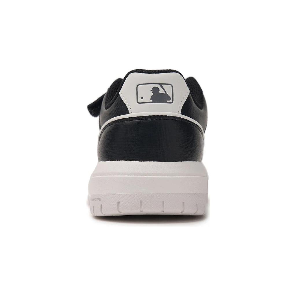 New MLB Saffiano New York Yankees Abrasion Resistant Low Top Kids' Skateboarding Shoes Black White Kids' 7ASXLB14N-50BKS