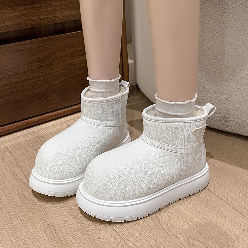 

Женские зимние ботинки-дутики из кожи капибары 2025 зима новая коллекция короткие ботинки на толстой подошве с утолщенной бархатной подкладкой хлопковые ботинки с большим носком 40 белый