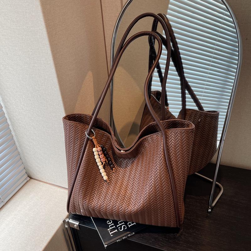 Woven Large-capacity Bag Women's Autumn New Retro Versatile Shoulder Bag Commuter Tote Bag