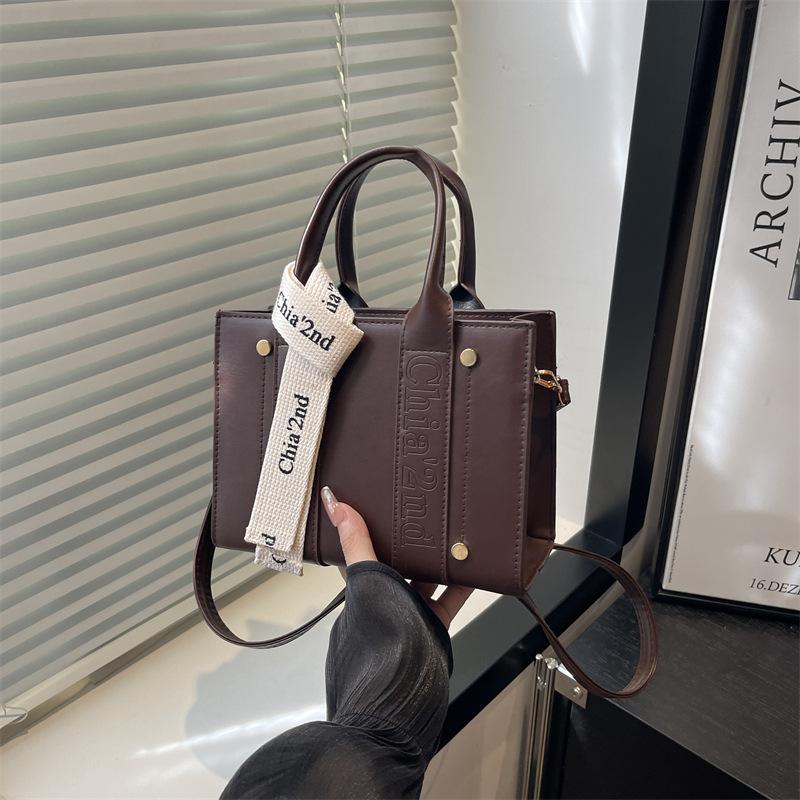 Women's Bag New Embroidery Thread Fashion High Sense Simple Fashion Commuter Oblique Span Bag Tote Bag Handbag