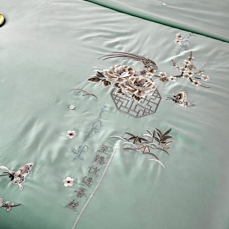 BGM-BD209 Embroidered Mulberry Silk Quilt
