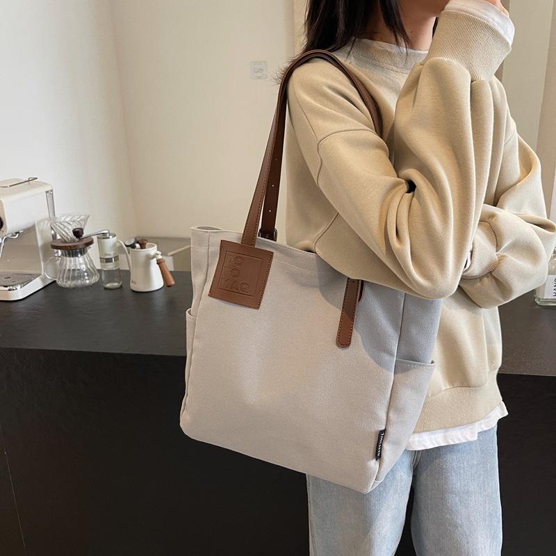 Niche shoulder bag commuter large capacity 2025 new casual aesthetic bag female college student class tote bag