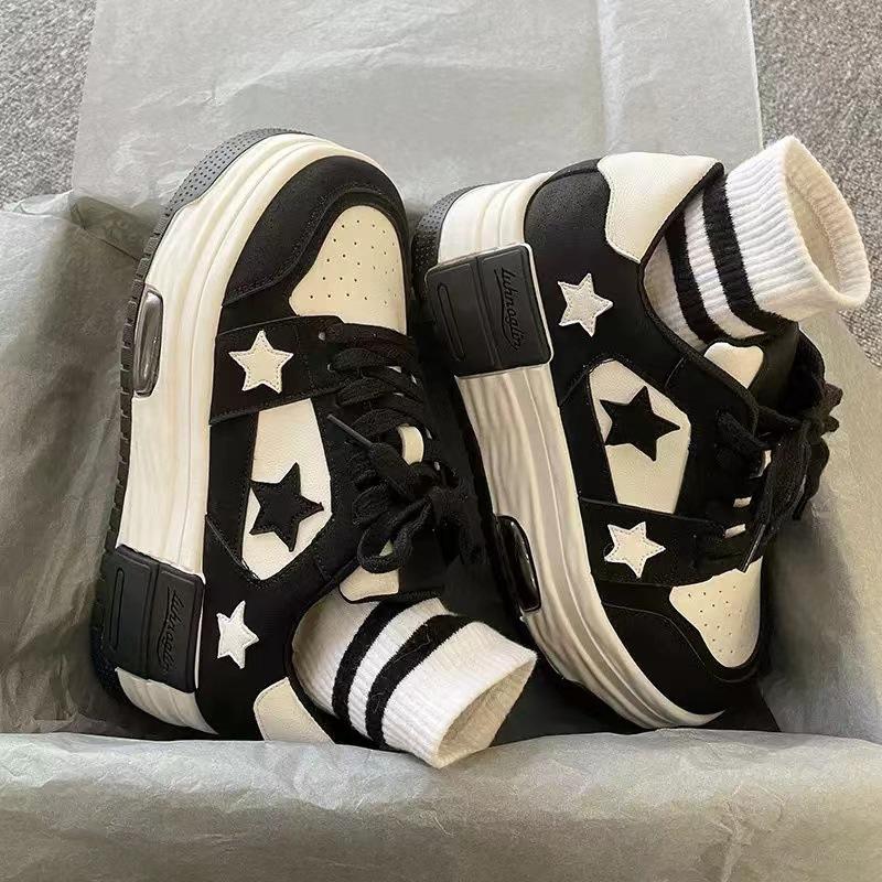 White shoes women's 2025 new sports shoes autumn explosion niche thick sole heightening college style white shoes board shoes