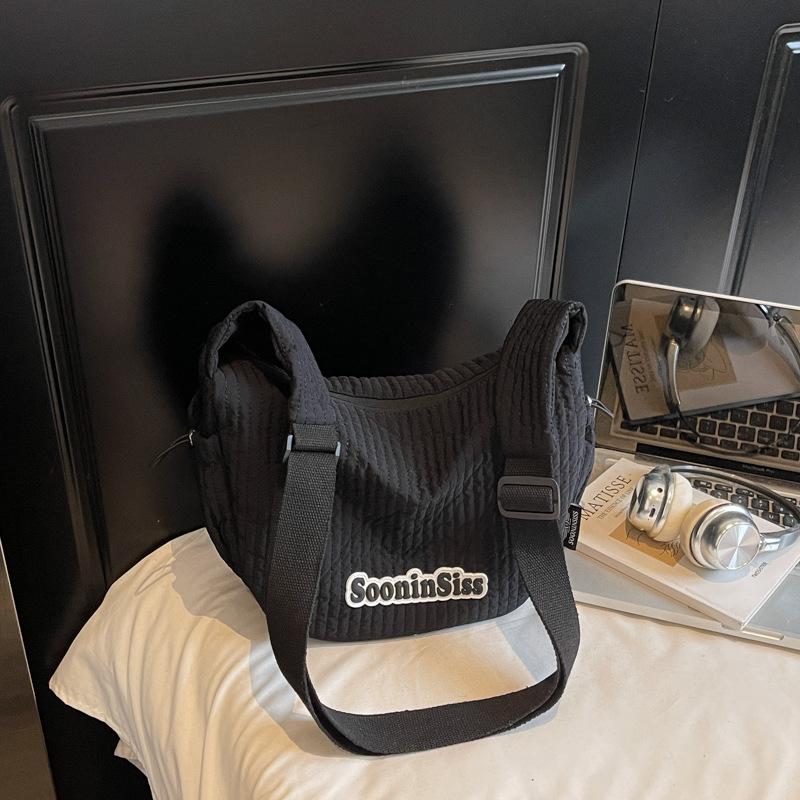 

2025 autumn new shoulder bag large capacity dumpling bag small fresh trend messenger bag femininity underarm bag female