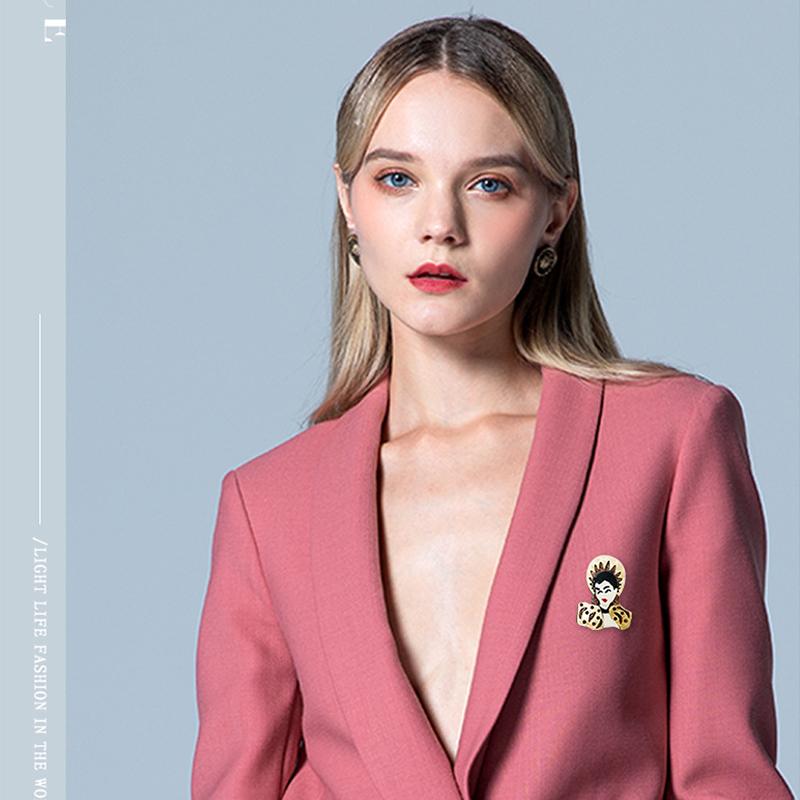 Blucome Krásná akrylová anime královna brož pro ženy, dívky, taška, kabát, hidžáb, vánoční dárek