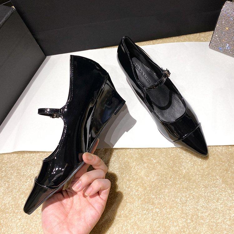 Französische Mary Jane High Heels Damen 2025 Frühling und Sommer neu gold ein Wort mit spitzer Zehenpartie flacher Ausschnitt Keilabsatz Temperament Einzelner Schuh