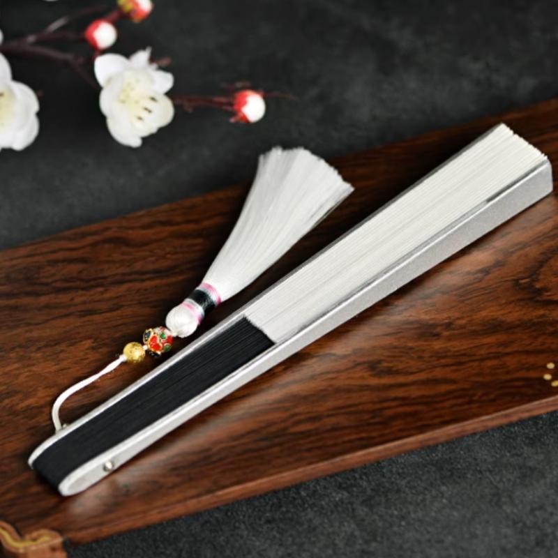 1 pz Lega di Alluminio Bordo Frattura Ventaglio Stile Cinese Oggetti Portatili Abbinamento Hanfu Oggetti di Scena Superficie Ventaglio di Seta Osso Ventaglio di Bambù