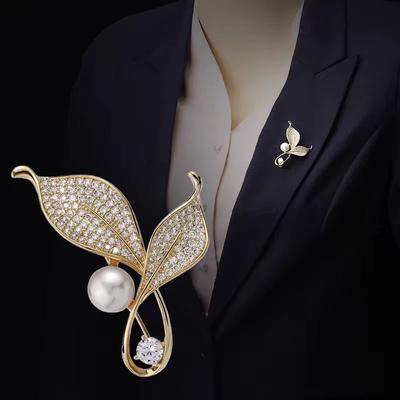 Spilla Rosmarino Femminile Perla di Alta Gamma Squisita Corsage Anti-Luce Vestiti da Abito Xiaoxiangfeng Regalo Vacanza