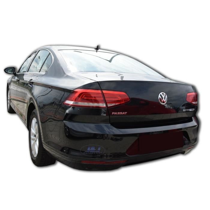 J&J AUTOMOTIVE | Premium Rubber Boot Liner For Volkswagen Passat B8 2014+