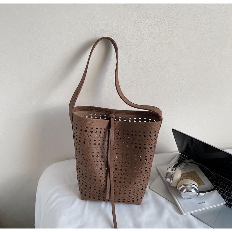 

Premium single shoulder women s bag 2025 summer new niche handbag hollow design bucket bag fashionable underarm bag