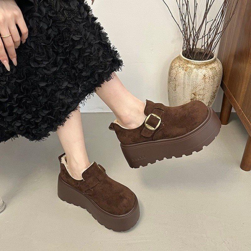 

New Style Snow Boots with Soft Plush Lining, Women s Cotton Shoes with Thick Sole and Heightening Feature 40 темно-коричневого кольору