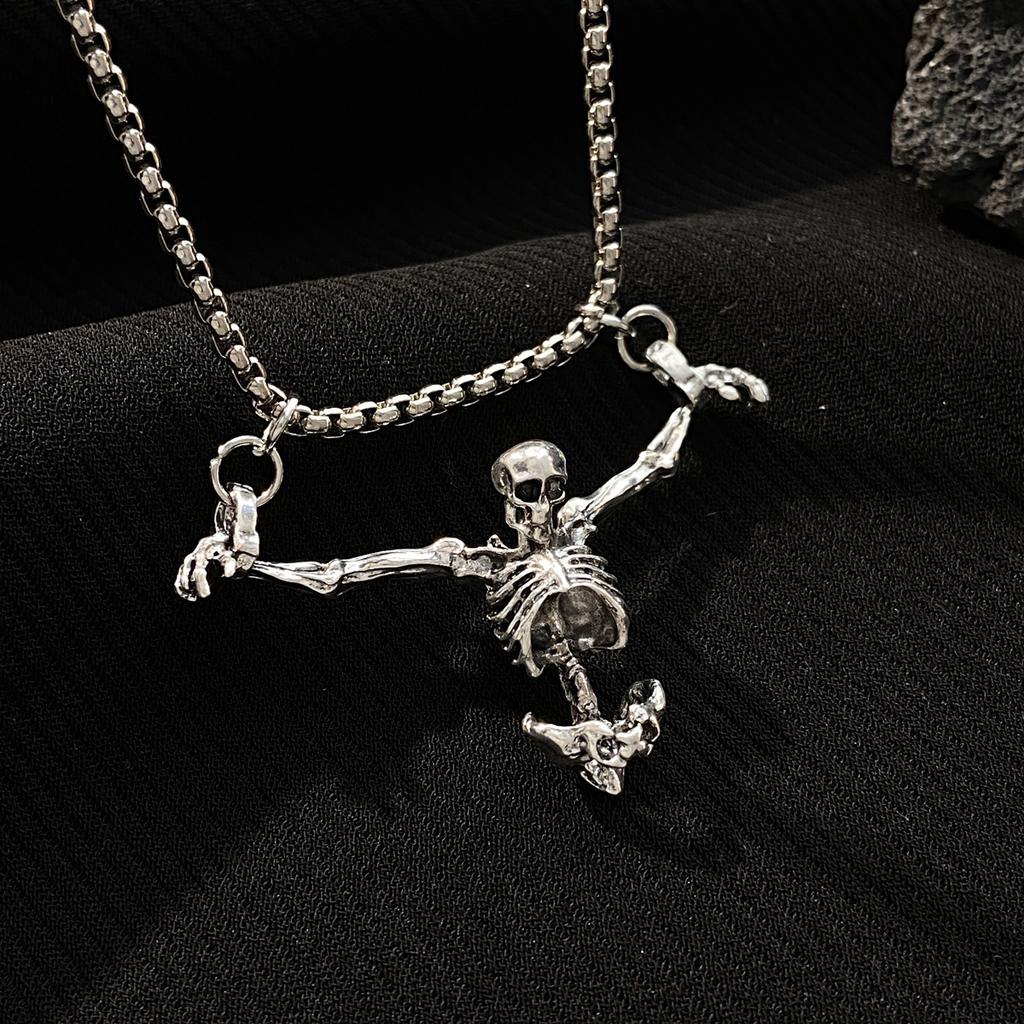 Dark Gothic Retro Sliver Color Skull Bat Wings Pendant Necklace for Women Men Hip-hop Long Sweater Chain Hallowmas Jewelry Gifts
