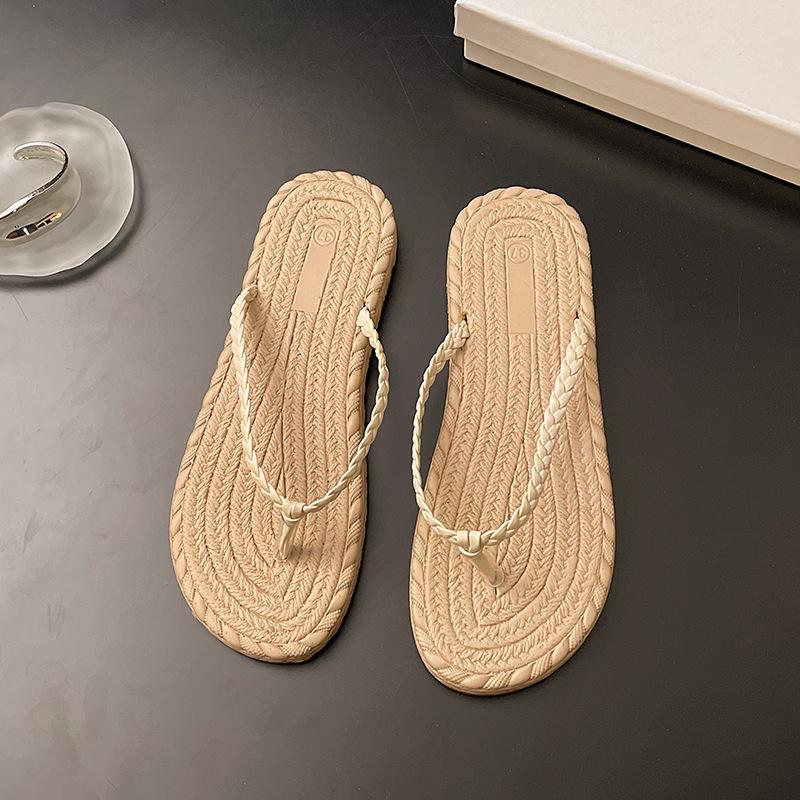 Flip-flops Women's Summer Outer Wear 2025 New Simple and Versatile Skirt Flat Bottom Pinch Feet Seaside Beach Cool Slippers