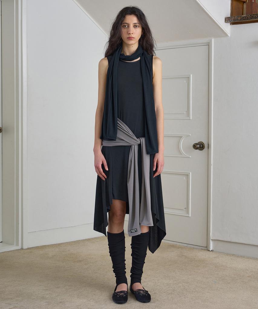 Simeteuligpeosenteu Unbalance Hool Dress / Black