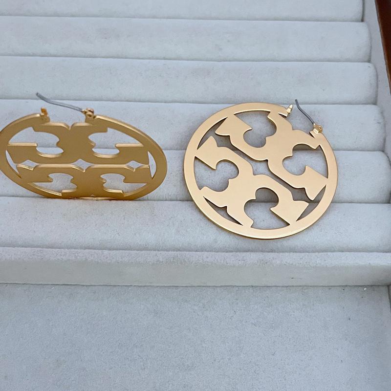 Elegant Retro Two-Tone Matte Stud Earrings: Exquisite, Trendy & Unique