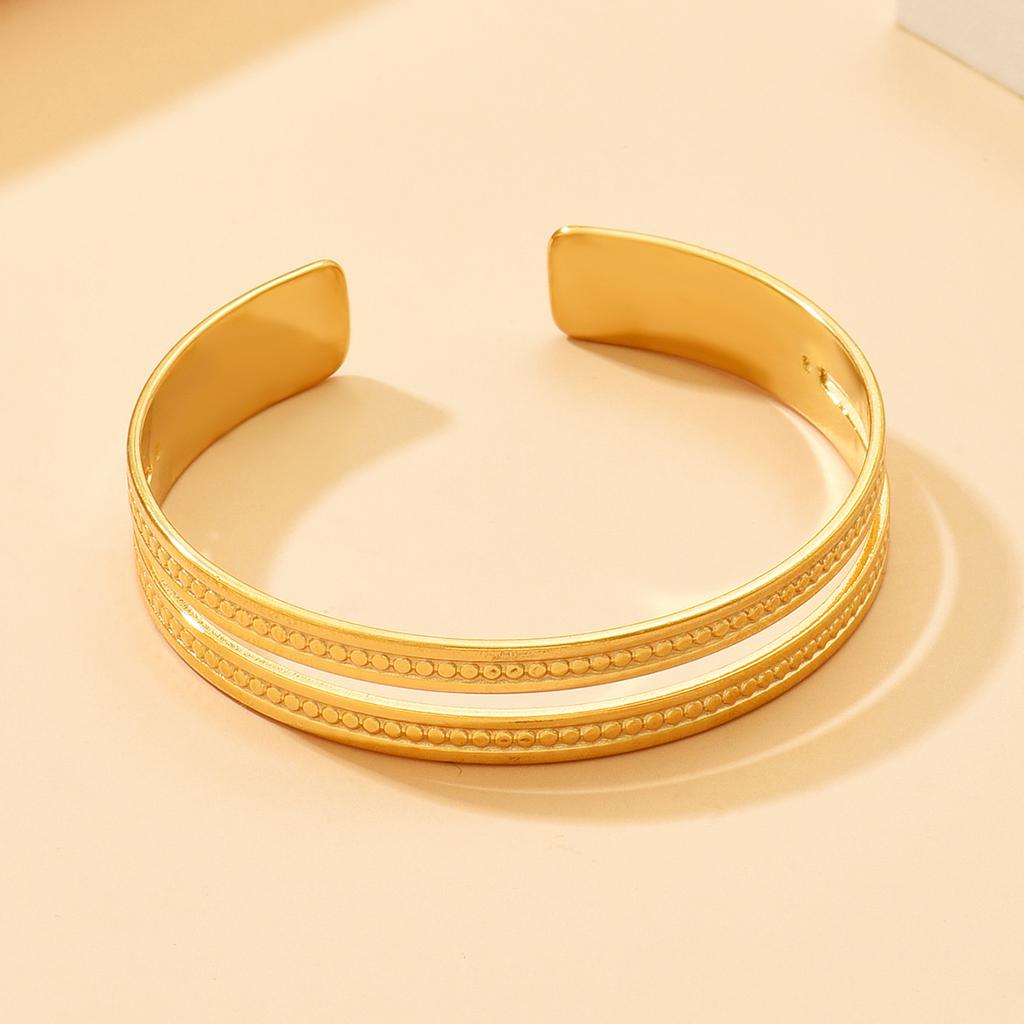 Elegant Ornate Hollow Decorative Bracelets Suitable For Women To Wear And Wear Fashionable Zircon For Summer Travel